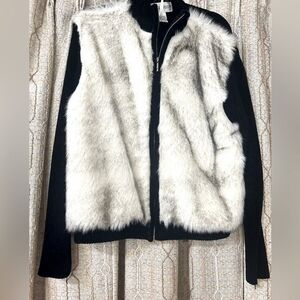 Victoria Harbour Ladies LD off white fuzzy /back jacket